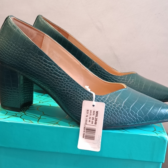 mode by red tape Shoes - Red tape emerald shoes